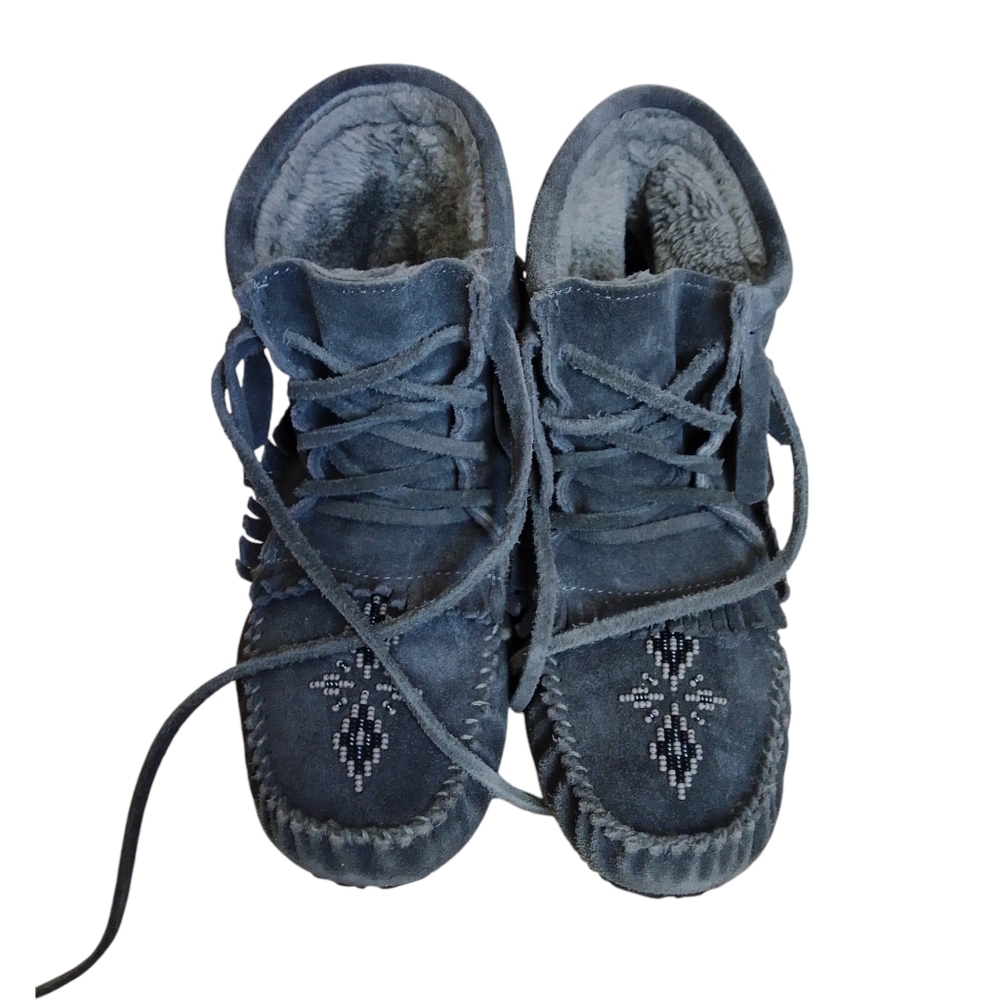 Manitobah Mukluks Harvester Suede Grey Lined Lace Up Moccasin Ankle Booties